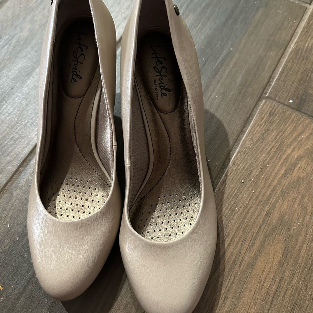 Life Stride Women's Elegant Heels - Beige